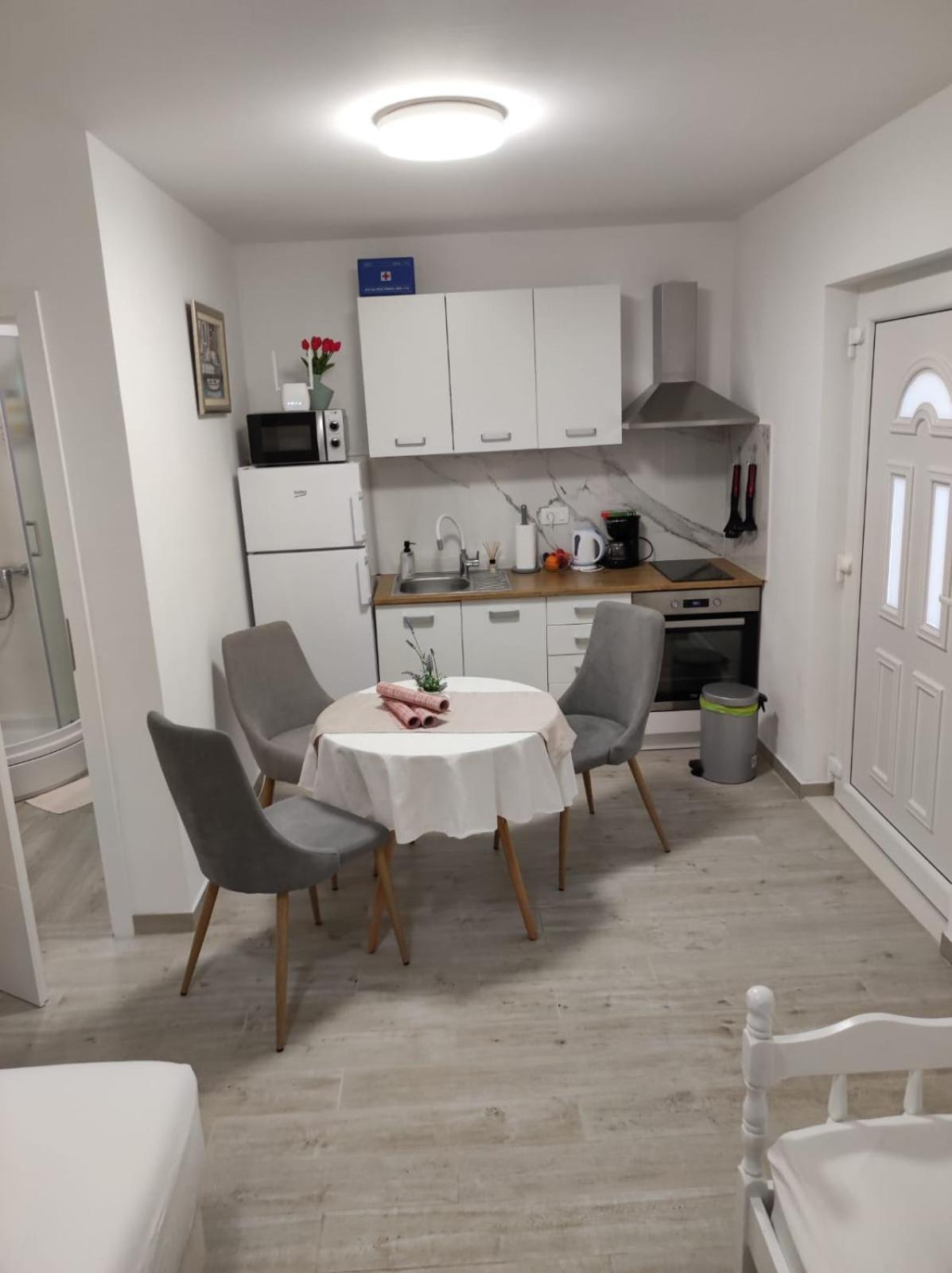 Studio Apartman Mare Трогір Екстер'єр фото